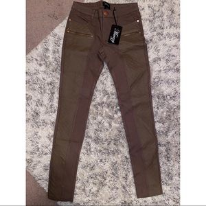 Riding pants/leggings - size Medium 6/8 - $25 NWT